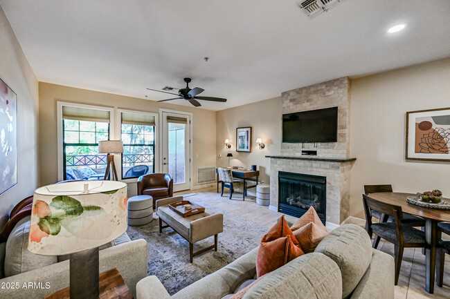 Building Photo - 7291 N Scottsdale Rd