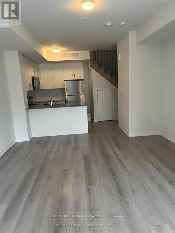 Photo du bâtiment - 3409-3409 Ridgeway Dr