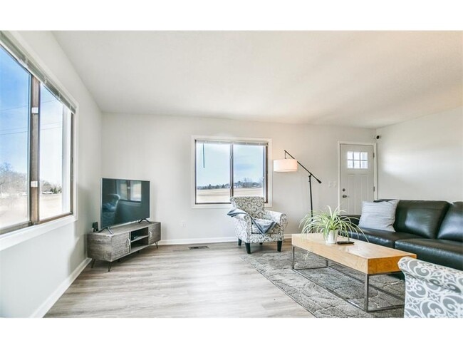 Building Photo - 1621 Larson Dr