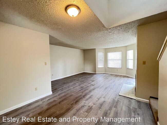 Foto del edificio - 2 br, 2.5 bath House - 774 Miltary East