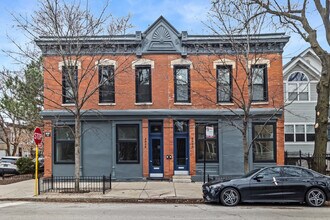 Building Photo - 2030 N Oakley Ave