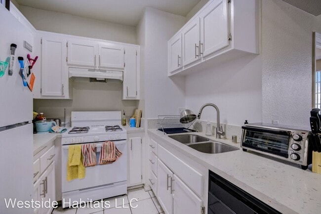 Foto del edificio - 685 Kelton Ave
