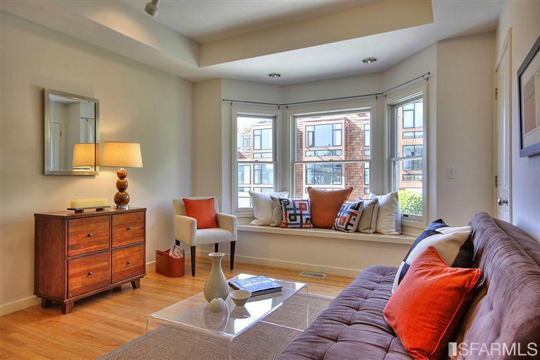 Spacious LR looks north to Coit Tower and west to Russian Hill for beautiful sunsets every night! - 343 Union St