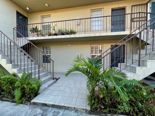 Building Photo - 1320 NW 5th St