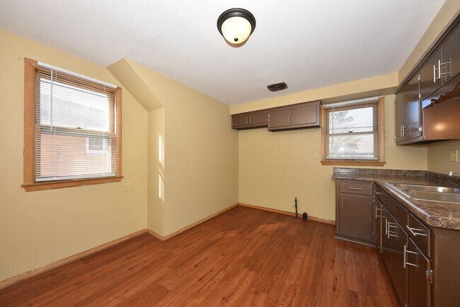Building Photo - 5861 N 69th St