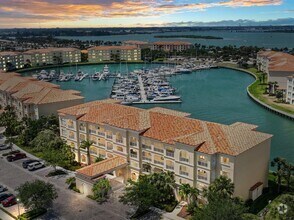 Building Photo - 17 Harbour Isle Dr W