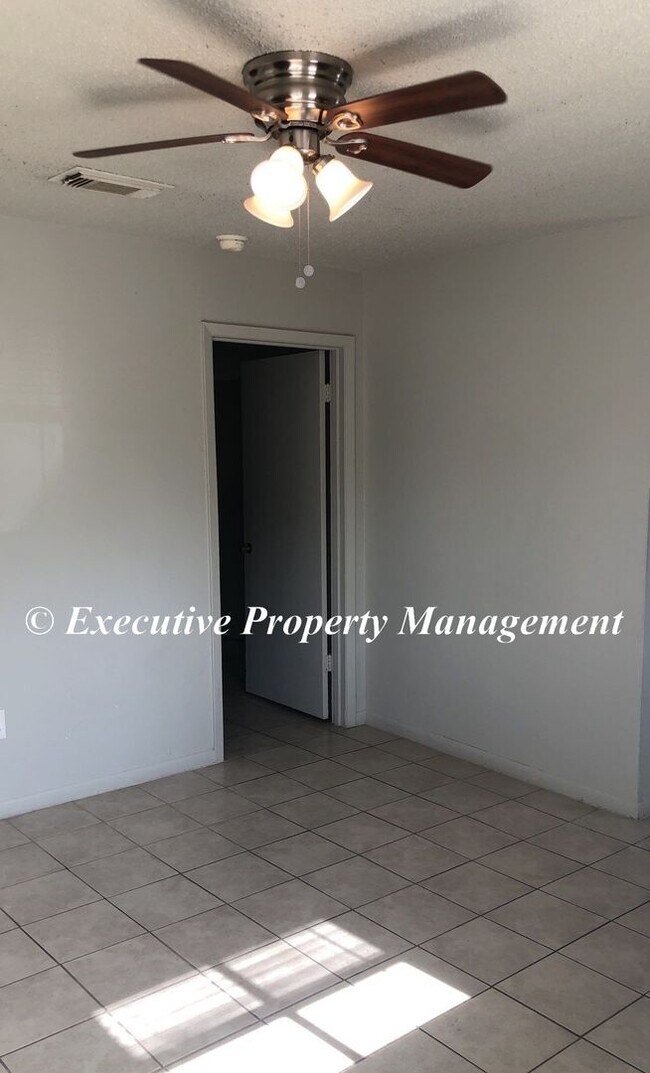Foto del edificio - 918-920 JR Ct