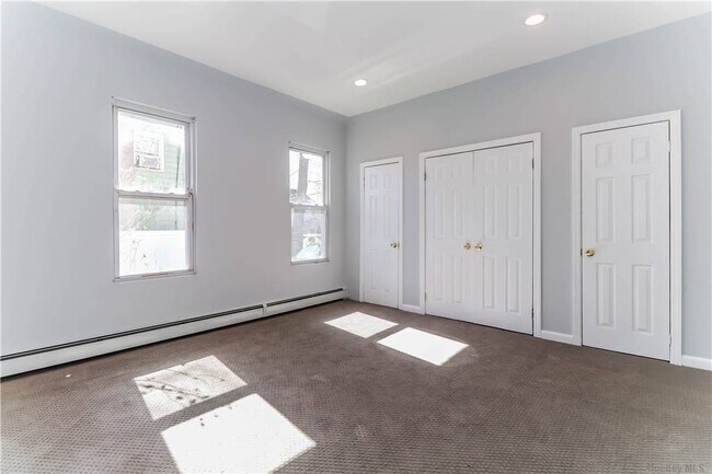 Building Photo - 326 Nassau Rd