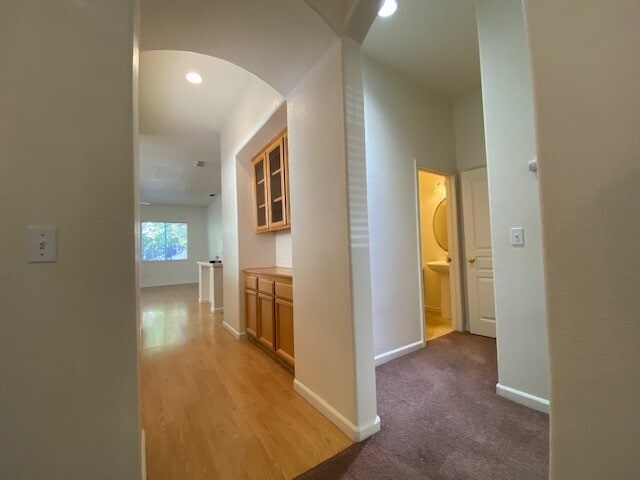 Building Photo - Charming 5 bedroom 2.5 bathroom home located in Natomas!