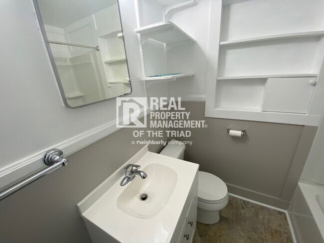 Foto del edificio - Pristine 2 Bed / 1 Bath Home on Vandalia Road