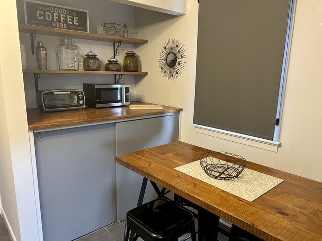 Kitchen - 33 E 9th St