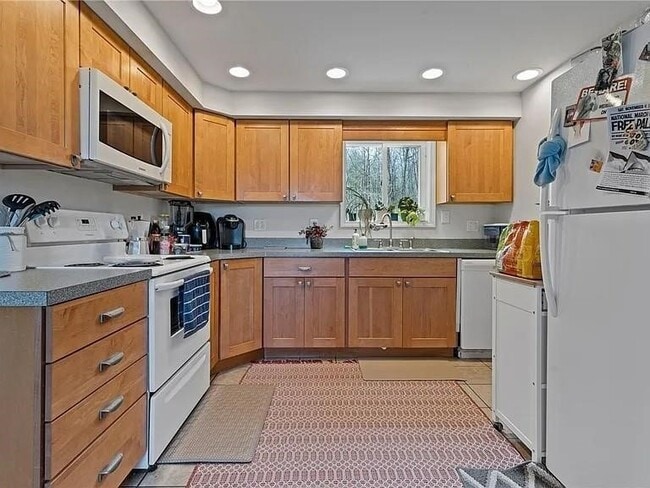 Building Photo - 40 Sodom Rd