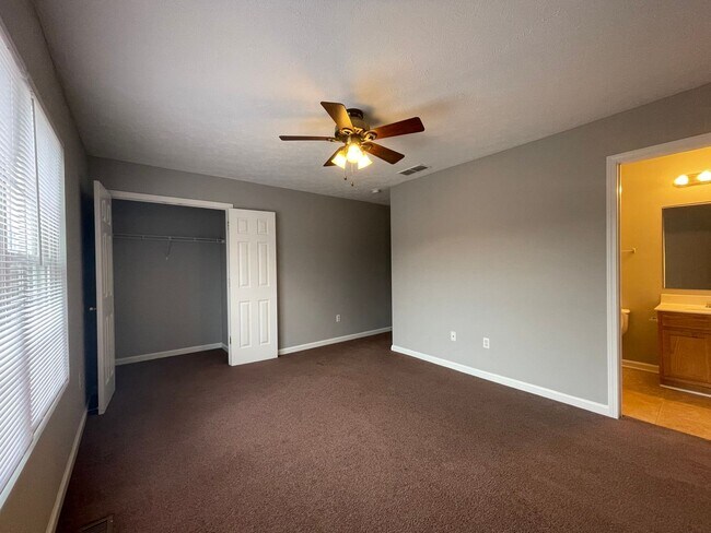 Building Photo - 1416/1418 Creekside