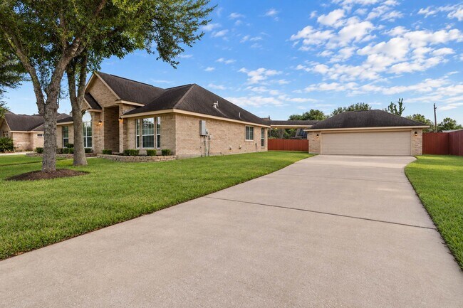 Foto del edificio - 3207 Hickory Knoll Dr