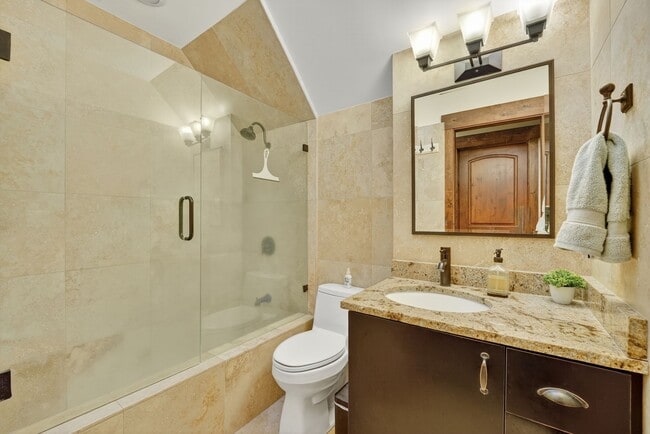 Foto del edificio - 7693 Whileaway Rd W