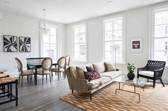 Building Photo - 800 Gravier St