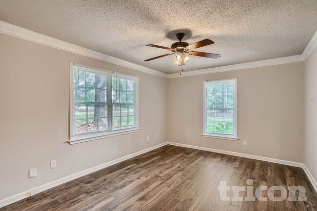 Foto del edificio - 330 Cowan Rd