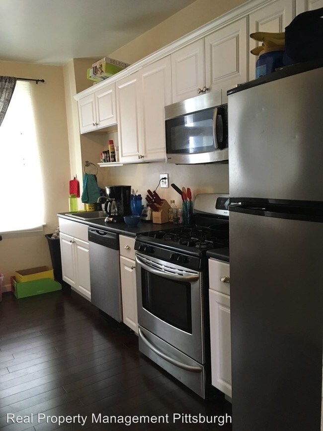 Building Photo - 341 Rennie Dr