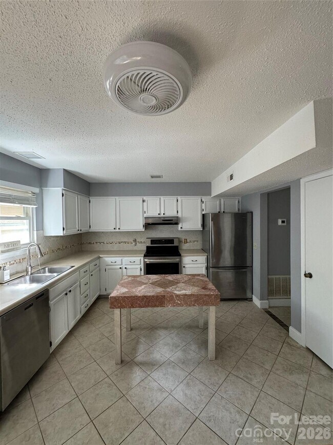 Building Photo - 3282 Heathstead Place