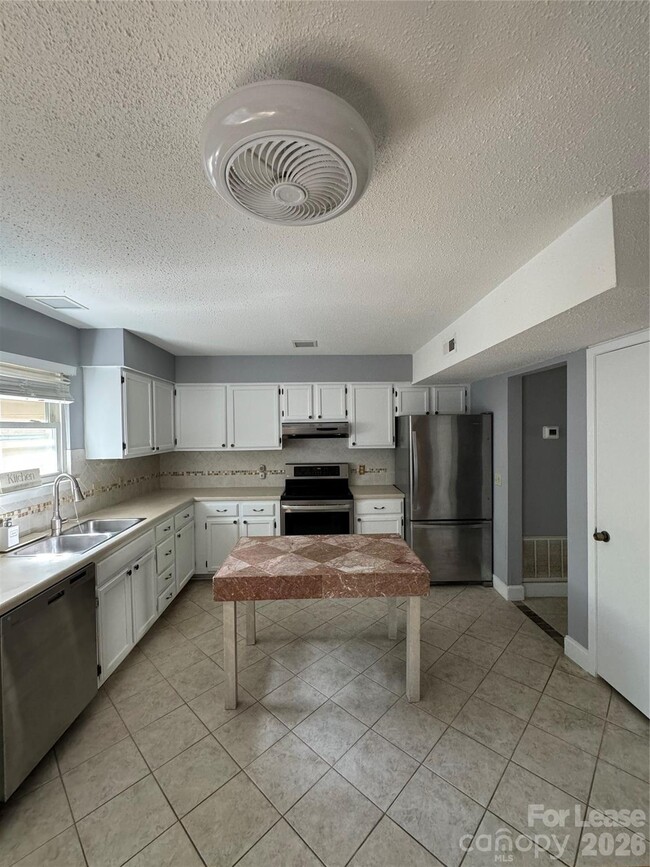 Foto del edificio - 3282 Heathstead Place