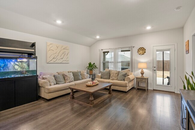Foto del edificio - 2038 Croton Ave