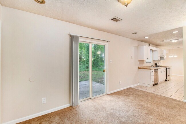 Foto del edificio - 3 bdrm, 2 bath in Stonecrest!
