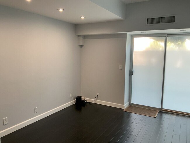 Building Photo - 1155 N La Cienega Blvd
