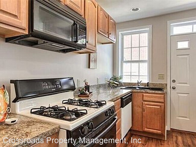 Building Photo - 3 br, 1 bath House - 573 New Holland Avenue