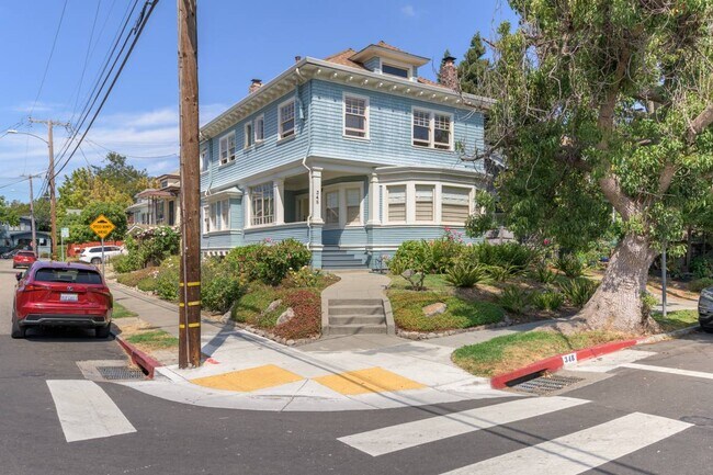 Building Photo - 346 63rd St