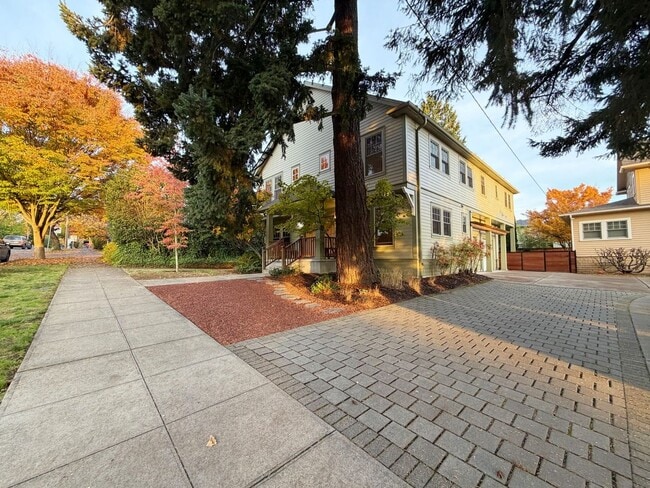 Building Photo - 1723-1727 SE Nehalem St