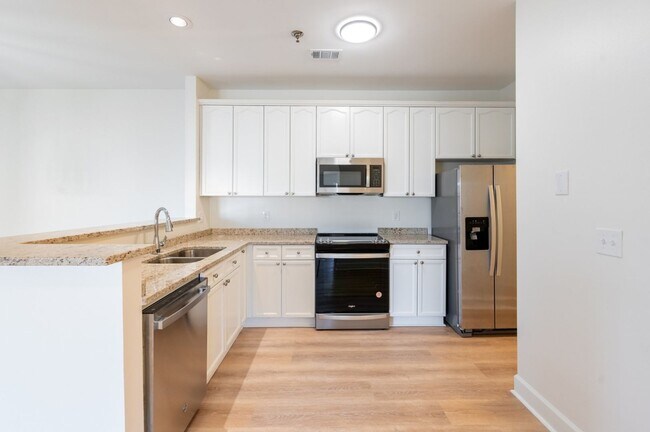 Building Photo - 7003 Lenox Village Dr