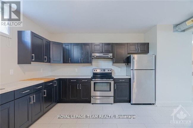 Building Photo - 1100 Hollington St