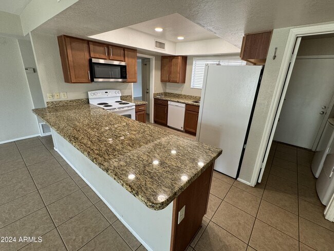 Foto del edificio - 1625 E Edgewater Dr