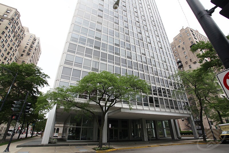 Primary Photo - 2400 N Lakeview Ave