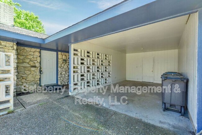 Foto del edificio - 4915 Westlake Dr