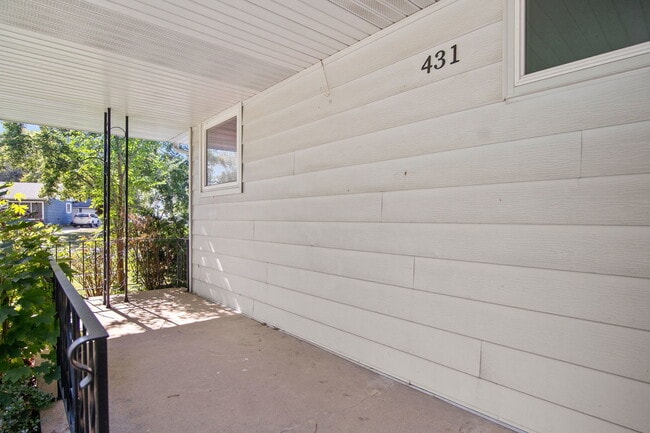 Foto del edificio - 431 Parkside Dr