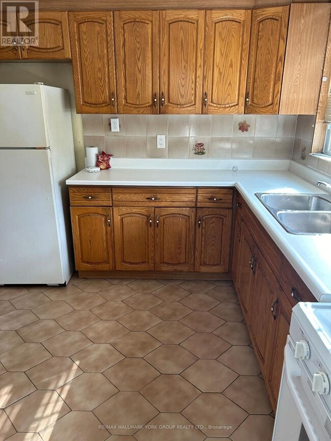 Building Photo - 472 Winona Dr