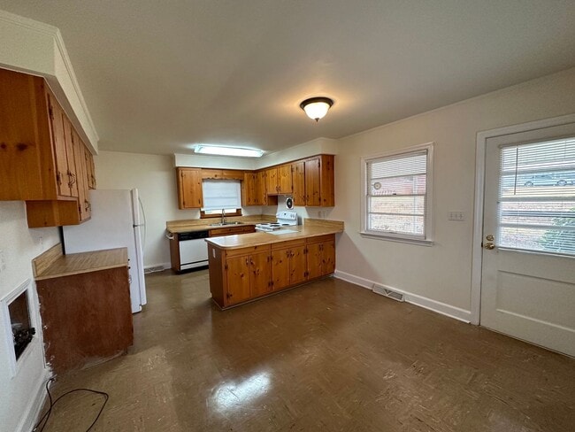 Building Photo - 3 Bed/2 Bath in Seneca, SC