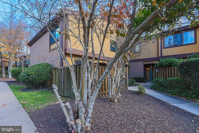 Foto del edificio - 6331 Red Cedar Pl