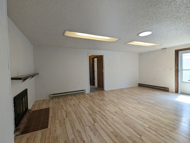 Photo - Nice 3-Bedroom, 1-Bath Duplex in Eugene! House