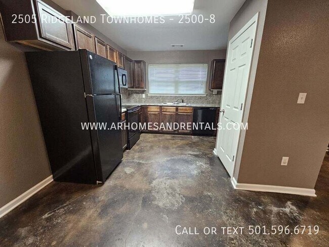Foto del edificio - 2505 Ridgeland Cir