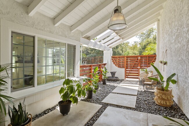 Entry - 6146 Shadycreek Dr