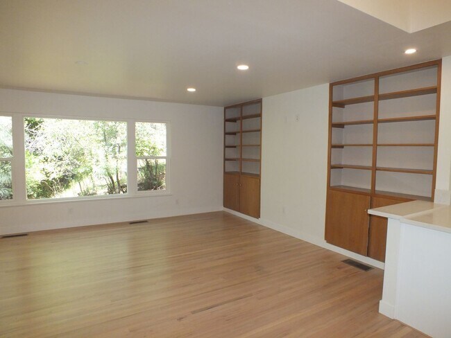 Building Photo - Remodeled 3/2 Placerville home near downto...