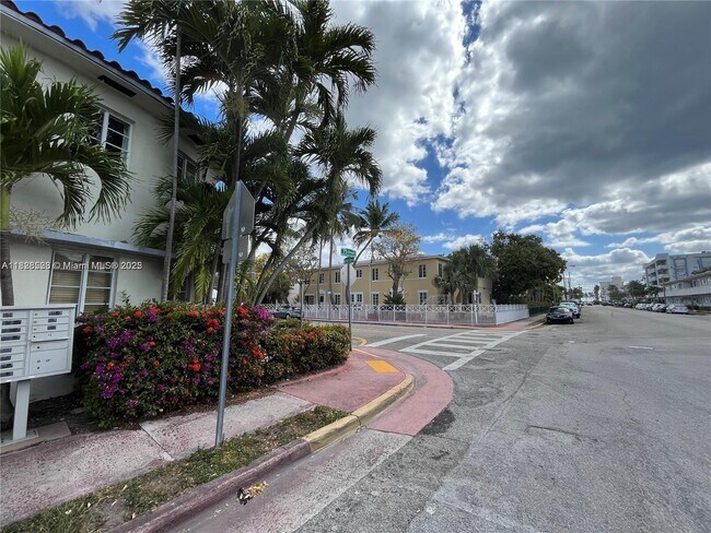 Building Photo - 503 75th St