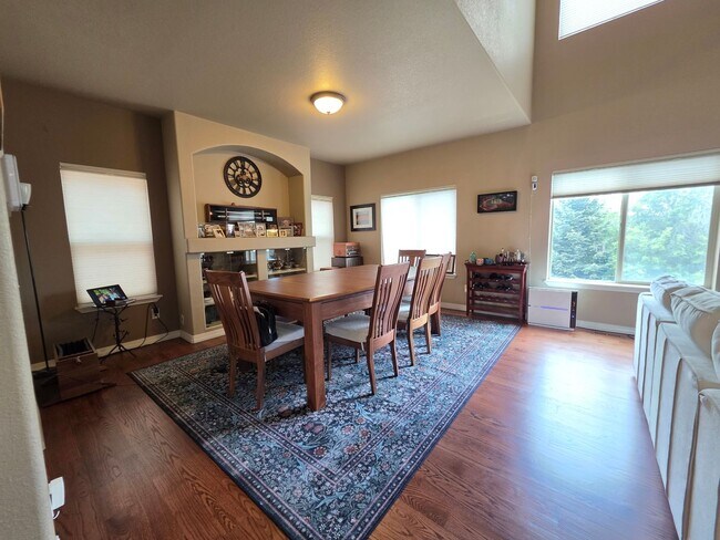 Foto del edificio - Beautiful 5 Bed 4 Bath Home!!!