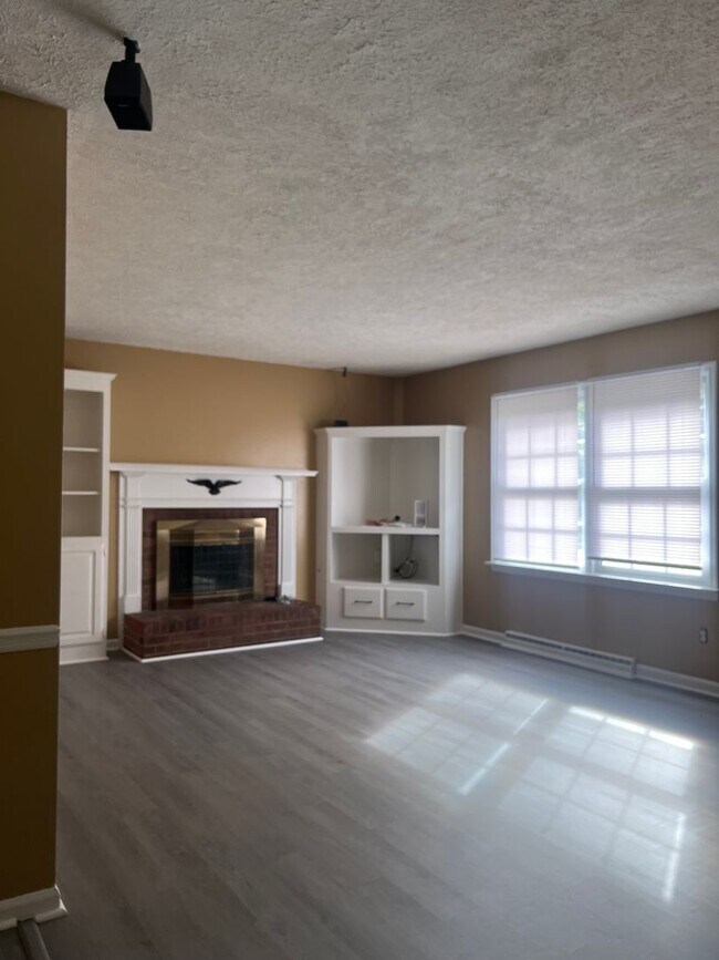 Building Photo - 848 Catalina Dr