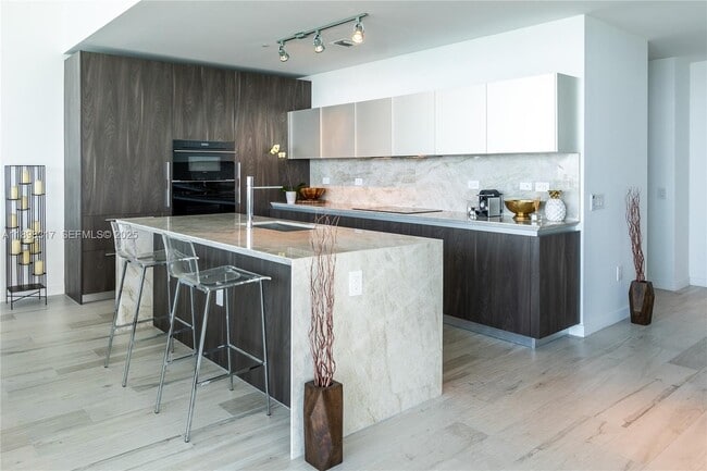 Building Photo - 3131 NE 7th Ave