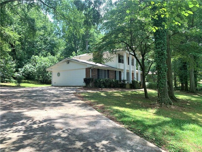 Building Photo - 4242 Panola Rd