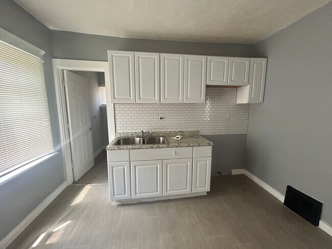 Foto del edificio - 10302 Manor Ave