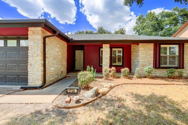 Building Photo - 1704 Foxfire Dr